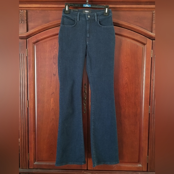 NWT Aritzia Ten Motive Dark Wash High Rise Flare Jeans Size 25T - Picture 2 of 15